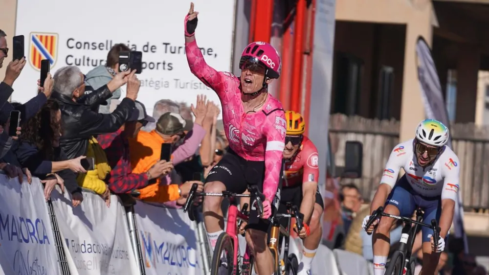 Marijn van den Berg tung nước rút chiến thắng Trofeo Ses Salines 2025