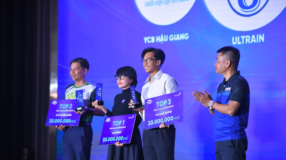 Các VĐV nhận giải thưởng