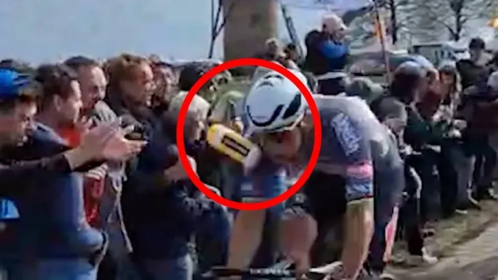 Mathieu van der Poel bị chọi chai nước