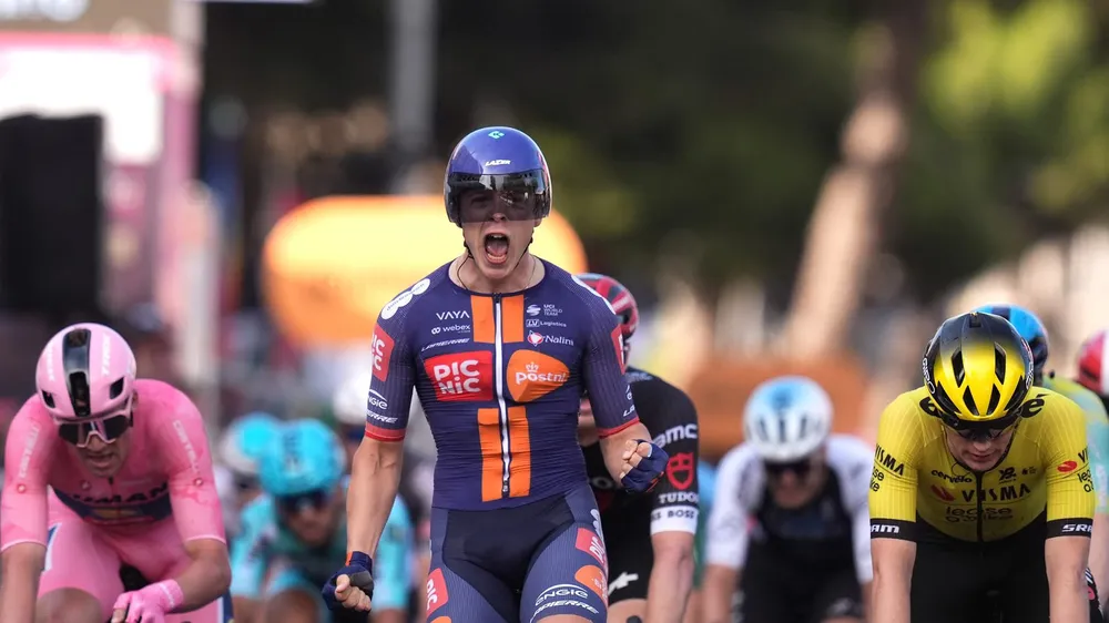 Casper van Uden có chiến thắng đầu tiên ở Grand Tour