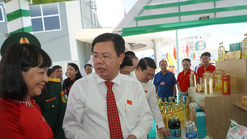 Triển lãm trưng bày thành tựu, định hướng và khát vọng phát triển của tỉnh An Giang