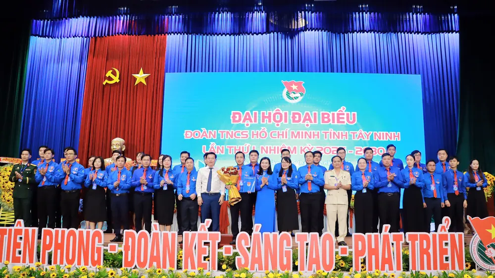 Lãnh đạo Tỉnh ủy Tây Ninh, Trung ương Đoàn tặng hoa chúc mừng Ban chấp hành Tỉnh đoàn Tây Ninh lần thứ I, nhiệm kỳ 2025-2030 