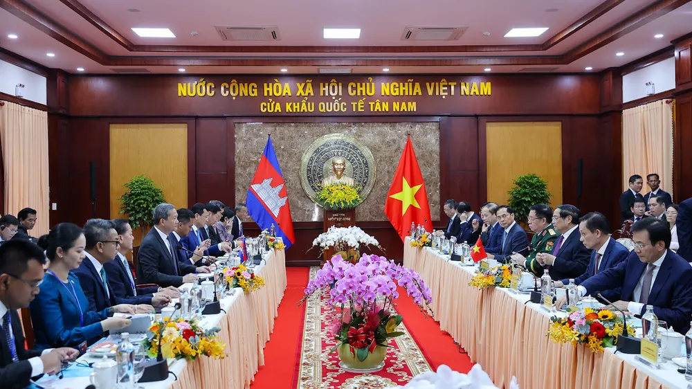 Thủ tướng Chính phủ Phạm Minh Chính và Thủ tướng Hun Manet hội đàm đánh giá kết quả hợp tác thời gian qua, trao đổi các biện pháp thúc đẩy quan hệ song phương thời gian tới. Ảnh: VGP