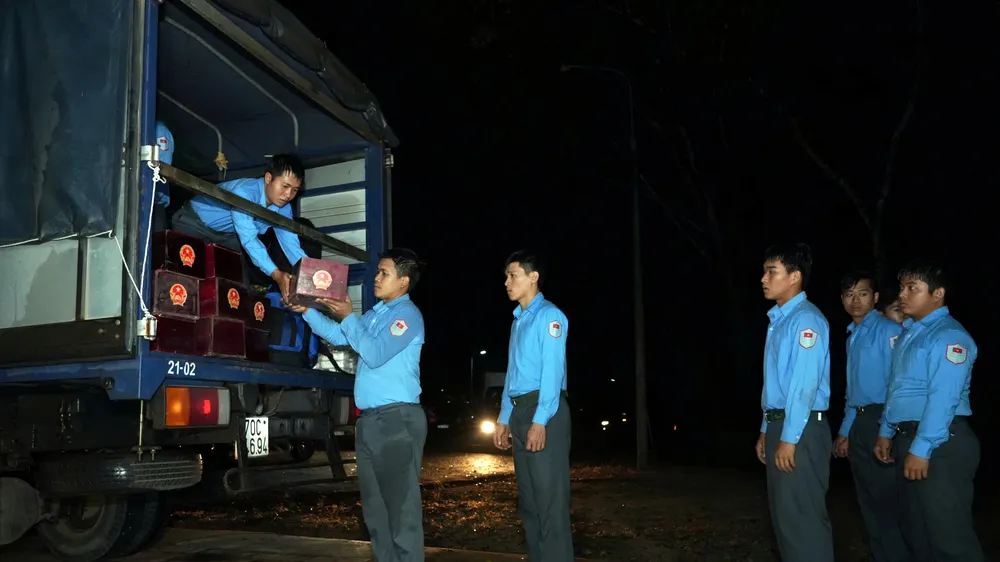 Đón hài cốt liệt sĩ quân tình nguyện và chuyên gia Việt Nam hy sinh tại Campuchia
