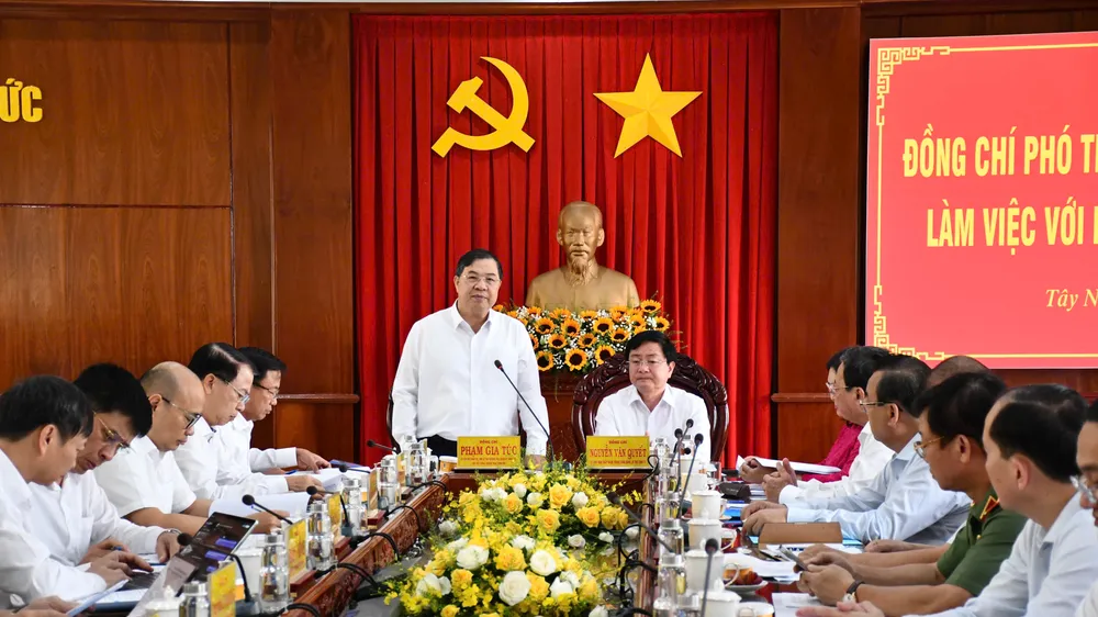 Phó Thủ tướng Thường trực Chính phủ Phạm Gia Túc phát biểu tại buổi làm việc
