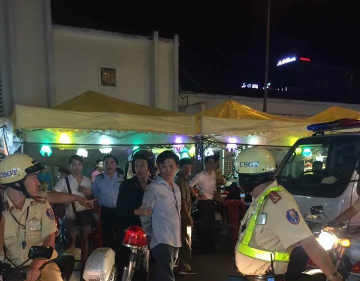 Say xỉn, tài xế tông vào xe CSGT đang làm nhiệm vụ