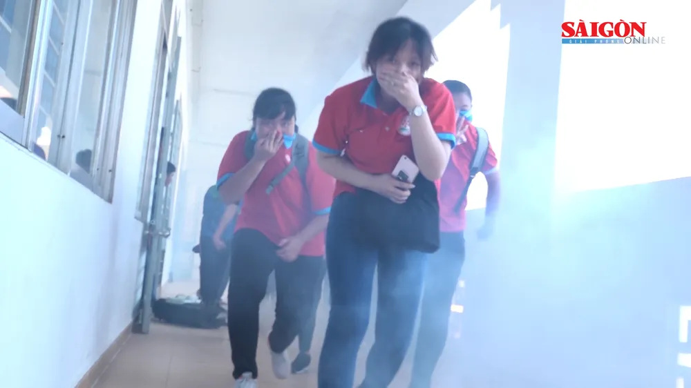 Hoa Phượng Đỏ 2018: Diễn tập kỹ năng thoát hiểm cho học sinh