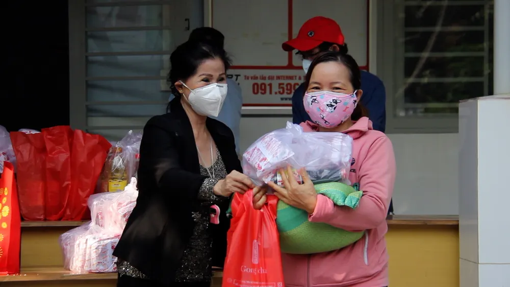 Cầu nối những tấm lòng