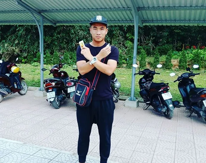 Trần Thành khoe hình giữ xe máy
