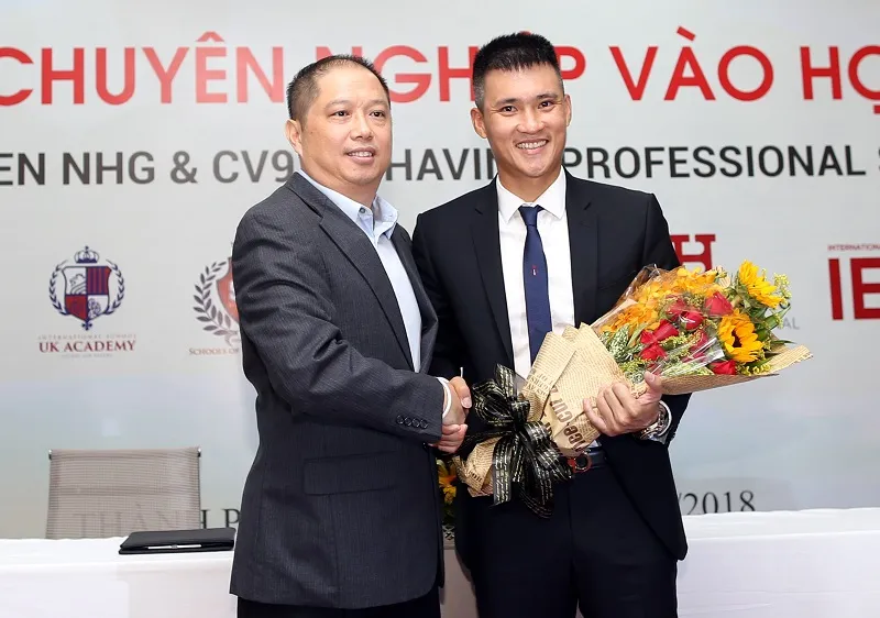 Công Vinh với vai trò mới là Chủ tịch quản lý bộ môn bóng đá. Ảnh: DŨNG PHƯƠNG