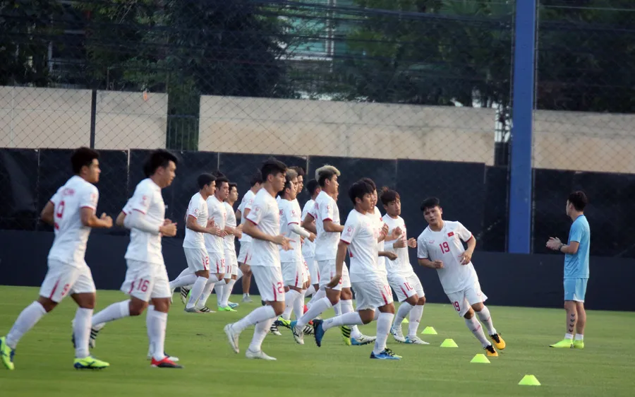 U23 Việt Nam trên sân tập tại Bangkok chiều 15-1. Ảnh: Đoàn Nhật