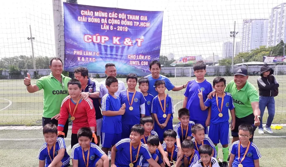 Các HLV Nguyễn Anh Trung, Đỗ Khải, Võ Hoàng Bửu cùng học trò