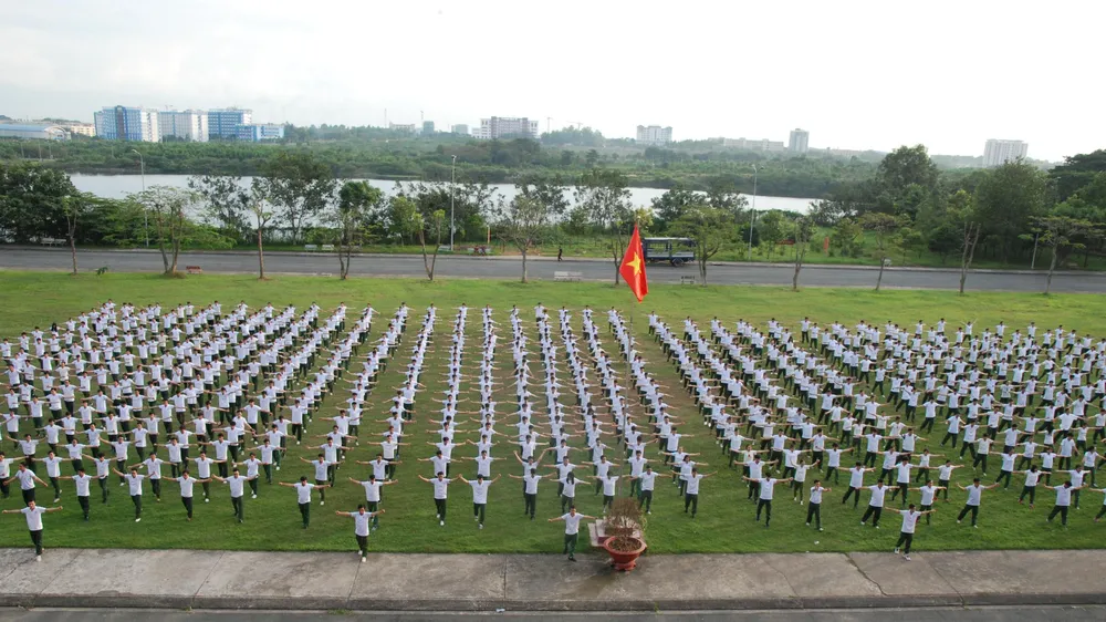 Sinh viên, học viên các trường Đại học, Học viện trong giờ học tập tại Trung tâm Giáo dục Quốc phòng an ninh