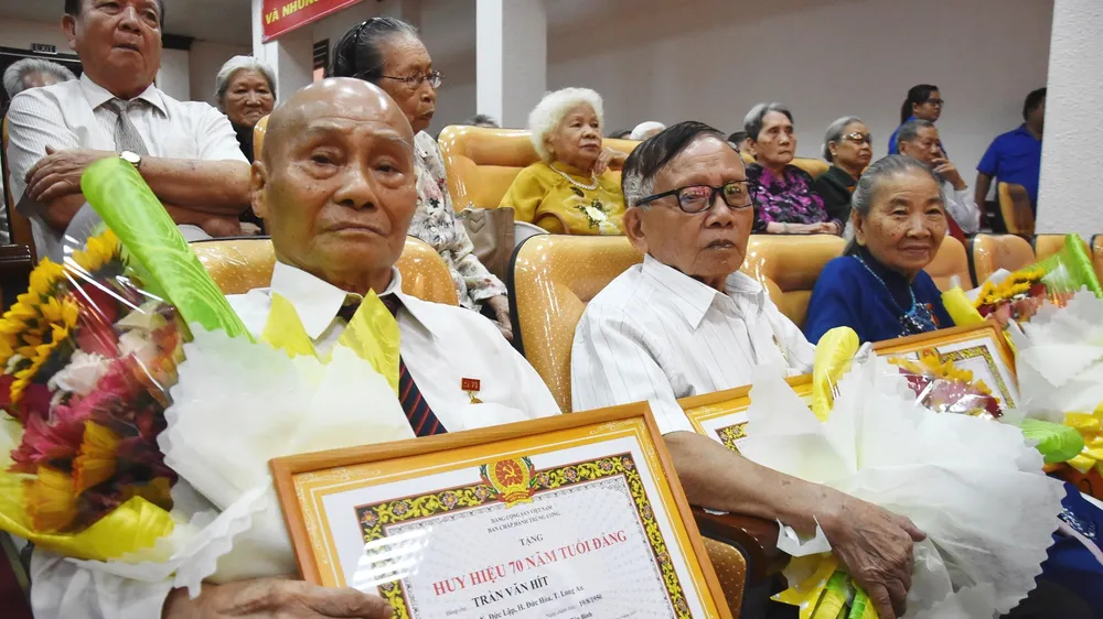 Đợt 19-5 -2019, Đảng bộ quận Tân Bình có 4 đồng chí được nhận Huy hiệu 70 năm tuổi Đảng