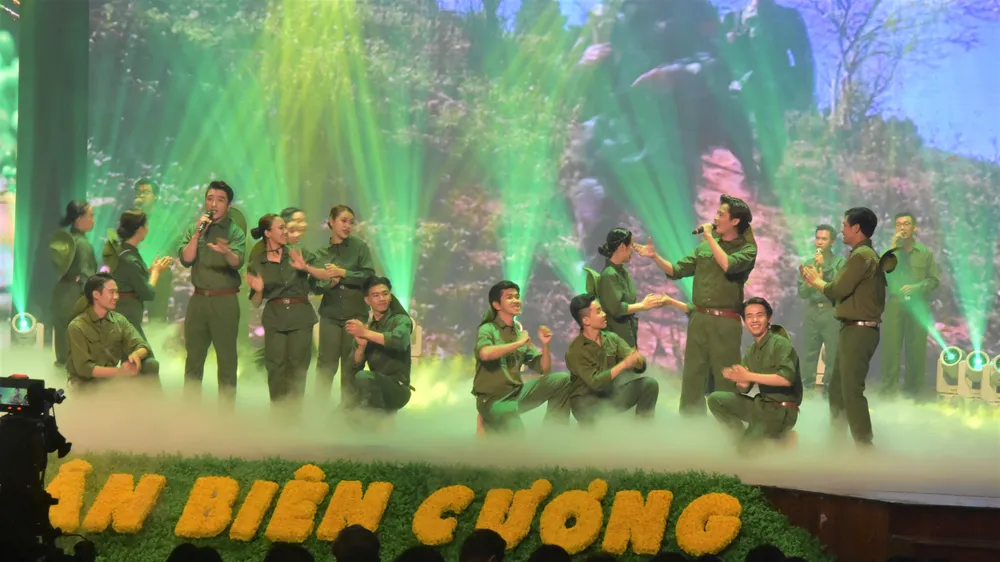 Gần 2 tỷ đồng trao tặng chiến sĩ nơi biên giới, hải đảo