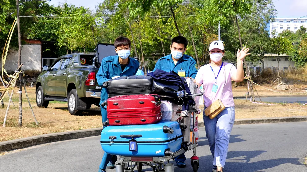 Trên 2.600 người hoàn thành cách ly được về nhà
