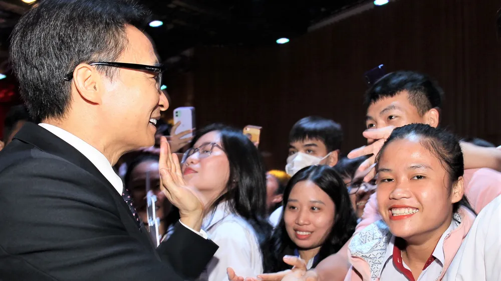 Ai là người làm cho đất nước giàu, nếu không phải là người Việt Nam