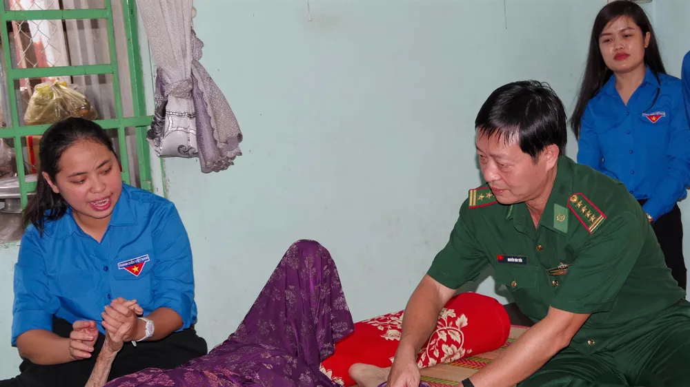 Gần 500 triệu đồng tri ân gia đình chính sách và hỗ trợ người nghèo
