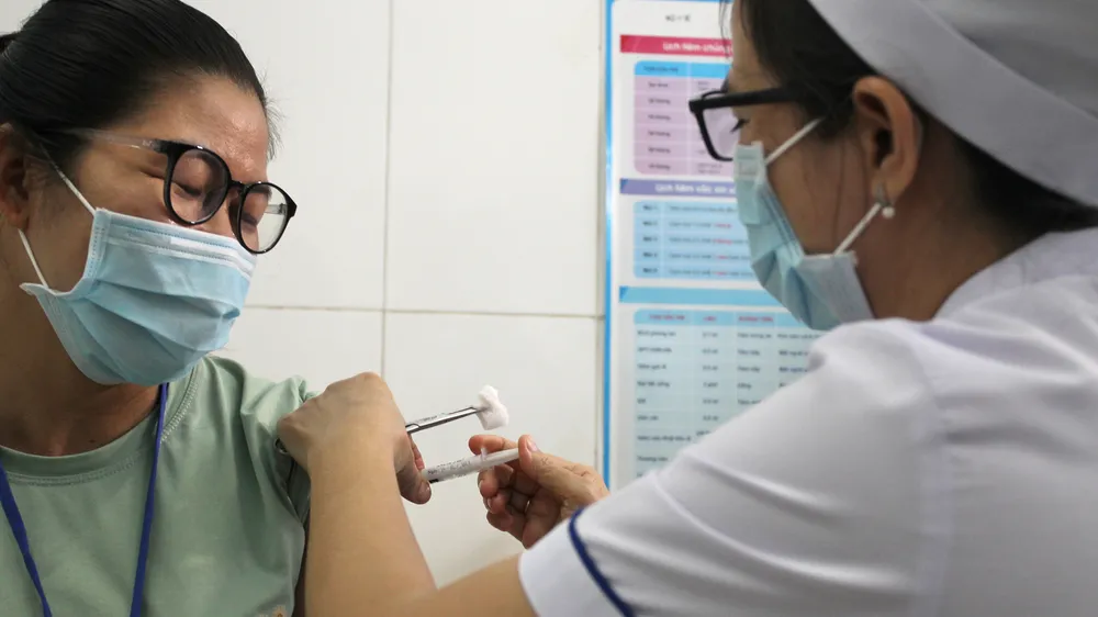 Bắt đầu tiêm thử nghiệm vaccine Covid-19 “made in Vietnam” giai đoạn 2 tại Long An
