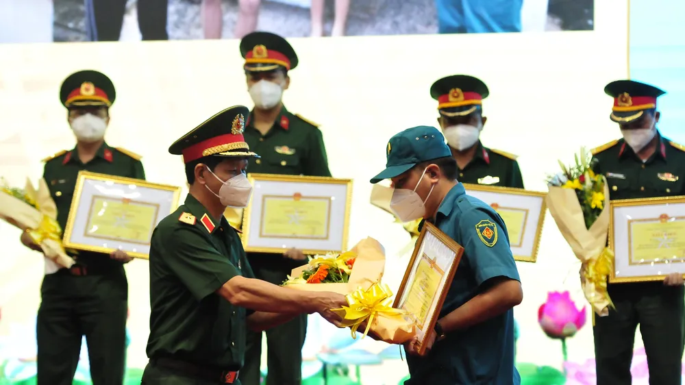 Bộ Tư lệnh TPHCM tôn vinh 154 tập thể, cá nhân điển hình trong phòng chống dịch