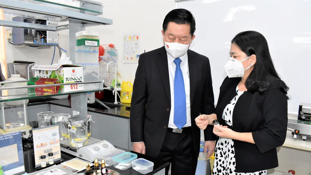 Trưởng Ban Tuyên giáo Trung ương Nguyễn Trọng Nghĩa thăm Đại học Quốc gia TPHCM