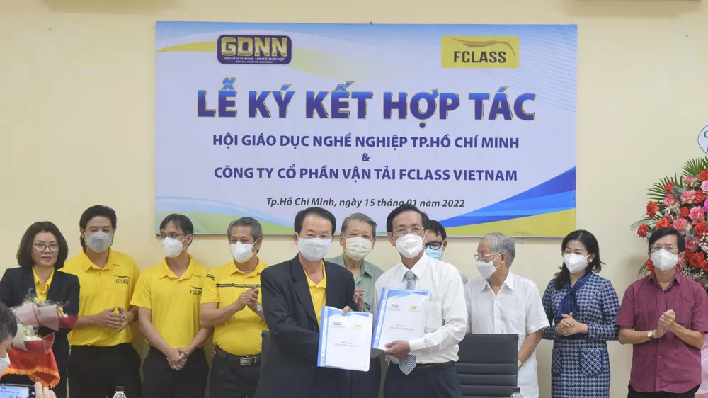 Hội Giáo dục nghề nghiệp TPHCM tiếp nhận phần mềm hỗ trợ tuyển sinh 