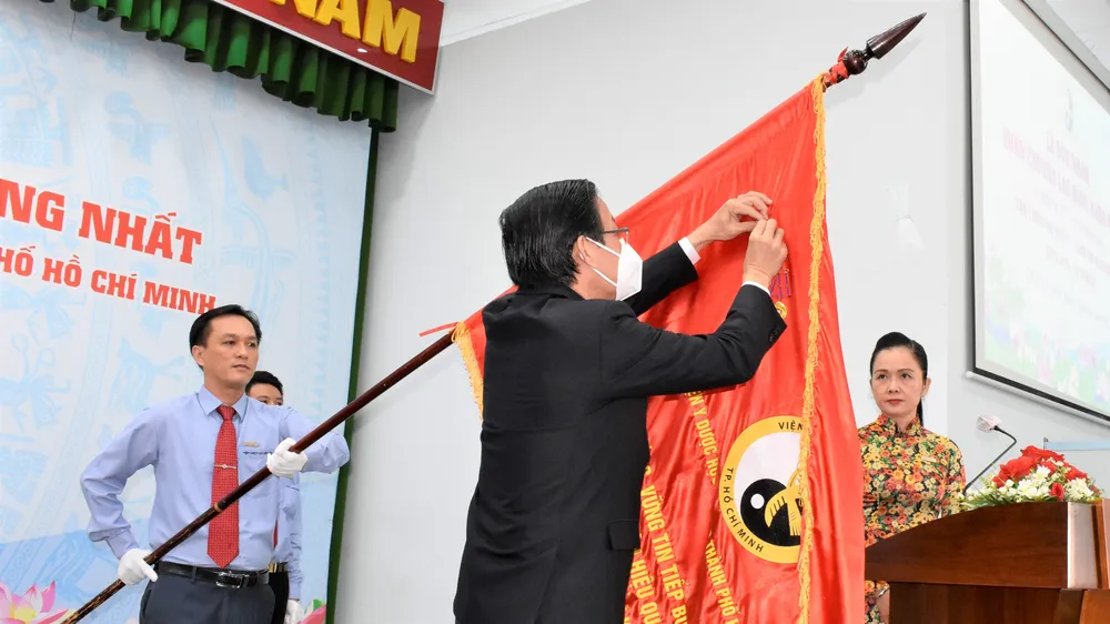 Viện Y dược học dân tộc TPHCM đón nhận Huân chương Lao động hạng Nhất