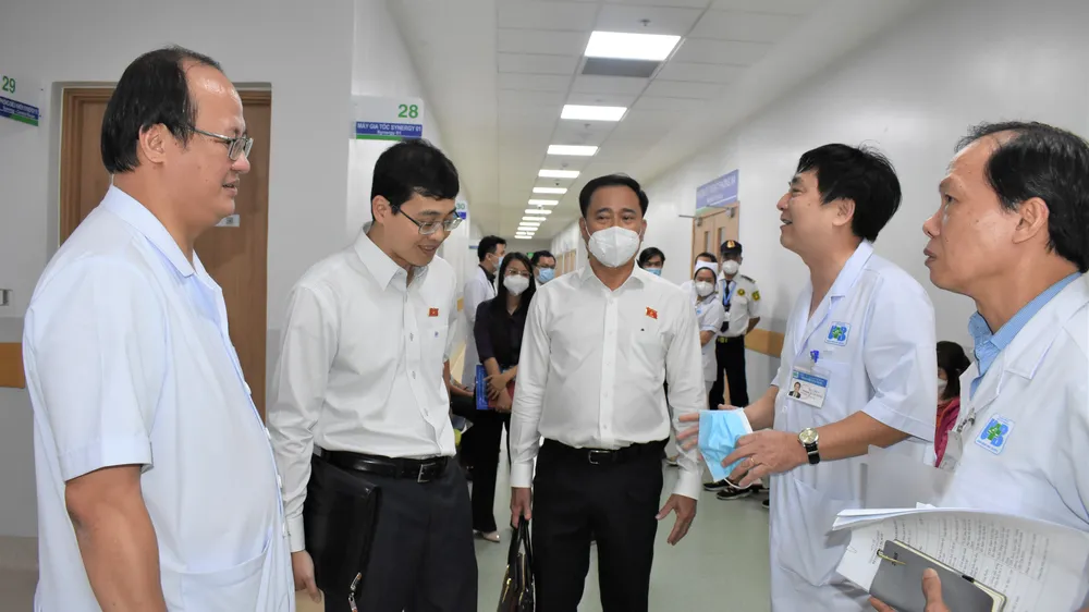 Âm trên 90 tỷ đồng, bệnh viện hết quỹ lương thưởng