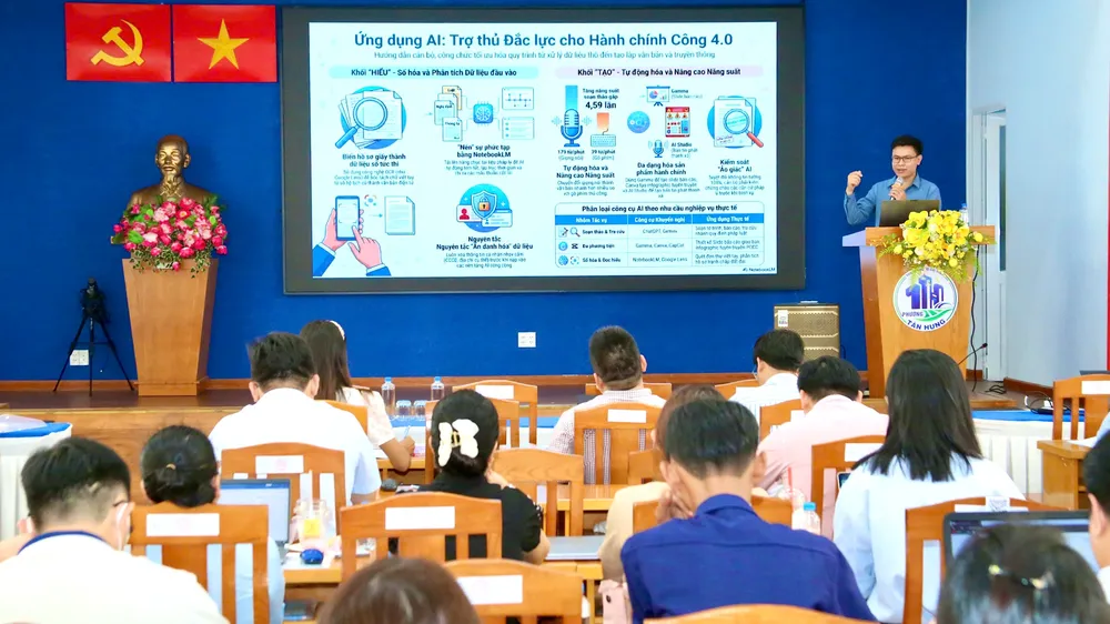 Chuyên gia đến từ Phòng thí nghiệm công nghệ phần mềm, Trường Đại học Khoa học Tự nhiên – ĐHQG TPHCM hướng dẫn tại lớp học. QUANG HUY