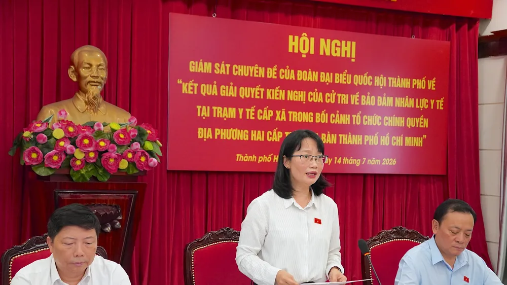 Phó Trưởng Đoàn ĐBQH TPHCM Trần Thị Diệu Thúy, Trưởng đoàn giám sát chủ trì hội nghị. QUANG HUY
