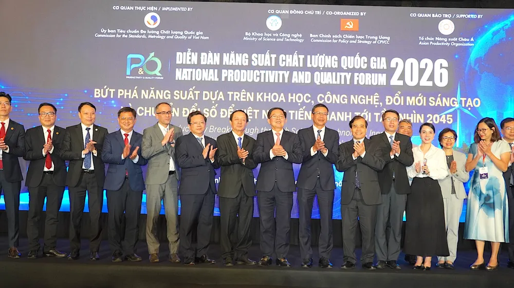 Phó thủ tướng Hồ Quốc Dũng và các đại biểu bộ ban ngành, quốc tế tại diễn đàn. QUANG HUY