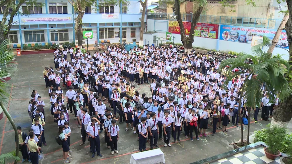 Khoảng 30.000 học sinh TPHCM sẽ rớt lớp 10 công lập