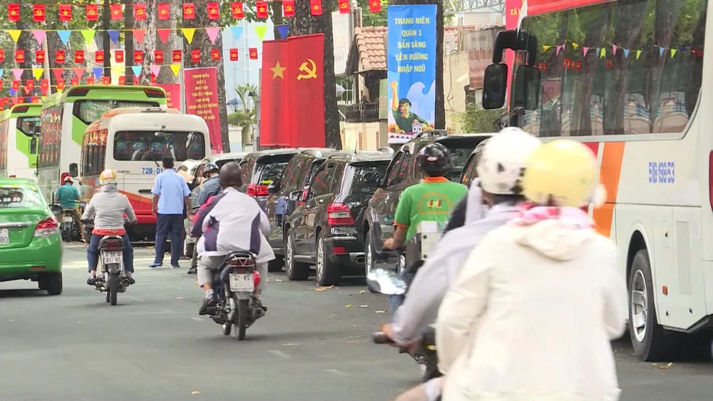 TPHCM: Chấn chỉnh hoạt động xe trung chuyển dịp lễ