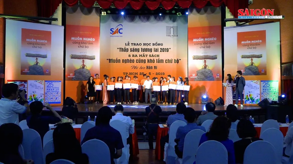 Học bổng “Thắp sáng tương lai”: Thắp ngọn lửa nghị lực ở sinh viên nghèo