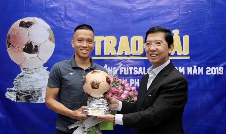 Trao Giải thưởng Quả bóng đồng Futsal 2019 cho cầu thủ Phạm Đức Hòa