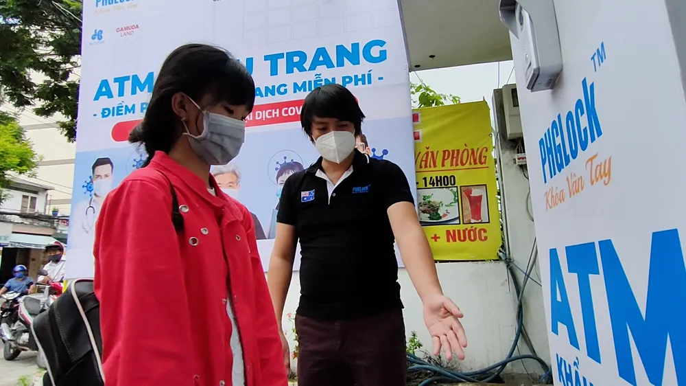 “ATM khẩu trang” phục vụ miễn phí cho người dân TPHCM