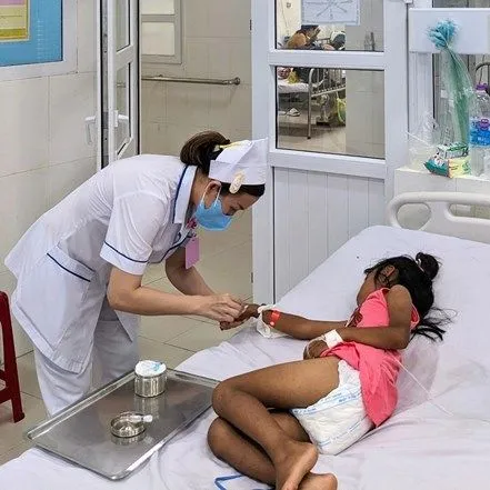 Podcast bản tin tối 18-7: Khởi tố đối tượng tấn công bác sĩ Bệnh viện Nhân dân Gia Định; Ăn hạt cây dầu mè, 3 trẻ ở Ninh Thuận nhập viện do ngộ độc