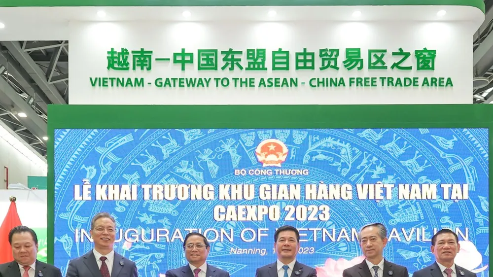 Podcast bản tin trưa 17-9: Mong muốn Việt Nam thành điểm trung chuyển hàng hóa ASEAN-Trung Quốc; Thông xe đường song hành cao tốc TPHCM - Long Thành - Dầu Giây