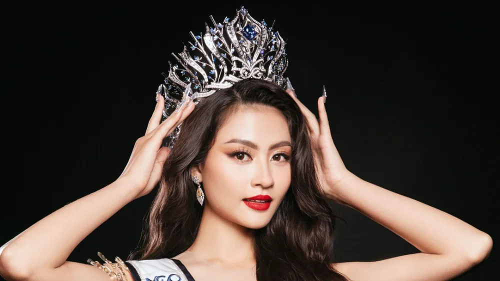 Tân Hoa hậu Bùi Xuân Hạnh trong bộ ảnh profile hậu đăng quang Miss Cosmo Vietnam 2023