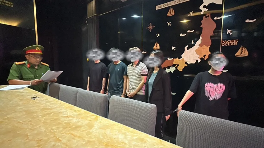 Podcast bản tin trưa 5-5: Từ ngày 5-5, nắng nóng kết thúc ở cả 3 miền Bắc - Trung - Nam; Chủ và nhân viên nhà hàng Nari lột đồ quay clip, đánh ép khách trả tiền