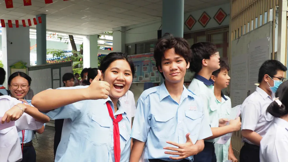 Podcast bản tin tối 6-6: Kết thúc ngày thi đầu tiên: Văn gần gũi, Anh văn “dễ thở”; "Người tố C.P." tung thêm hình ảnh đáng sợ về heo bệnh?