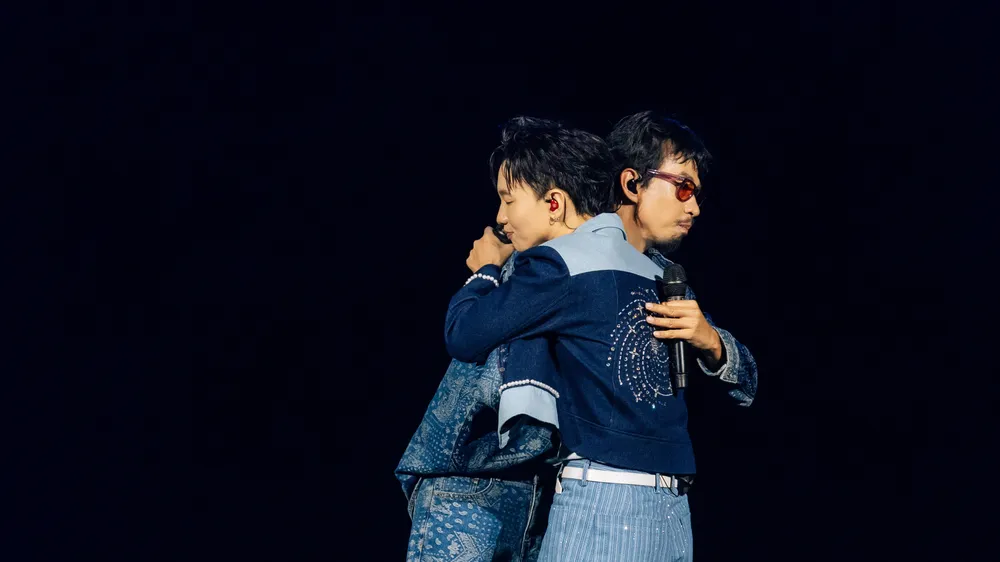Hoàng Dũng và Đen ra mắt ca khúc mới tại concert "Xoay tròn"