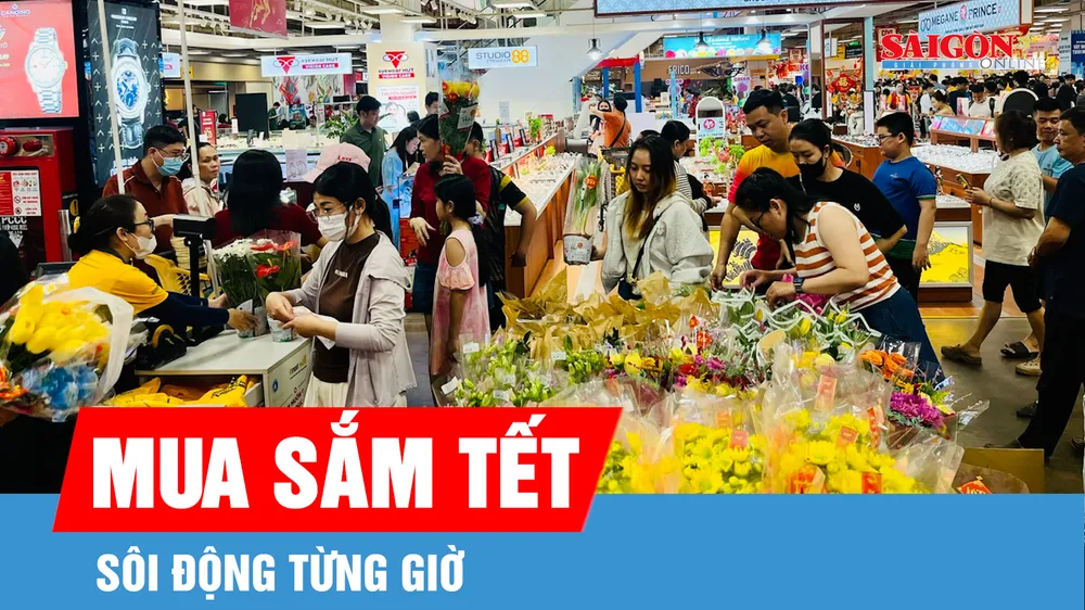 Tết cận kề, người dân tấp nập mua sắm