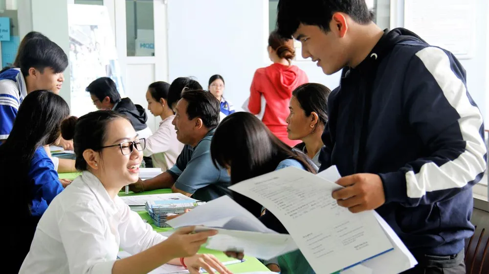 Bát nháo đường vào đại học và hệ lụy - Bài 1: Tuyển sinh thời cạnh tranh