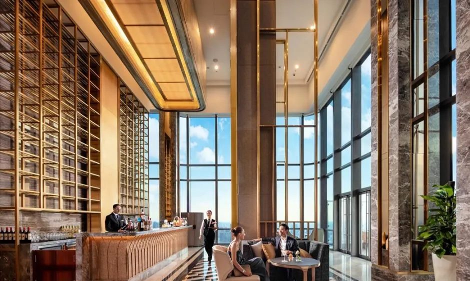 Có gì bên trong khách sạn siêu sang cao nhất Đông Nam Á?