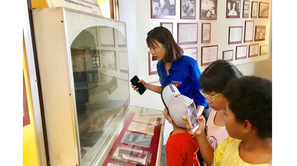 Lưu giữ và trao truyền kỷ vật về Bác