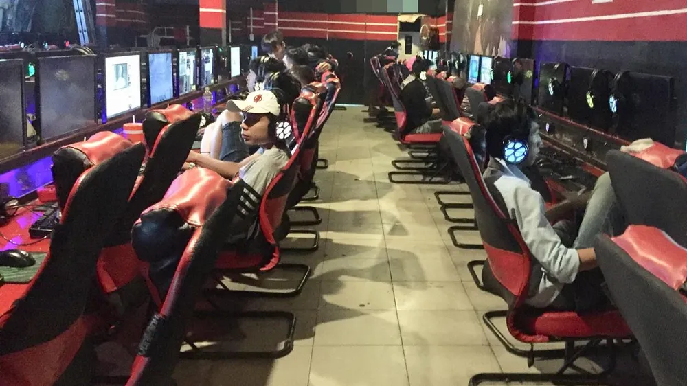 Tin giả trên mạng: Biết tự sàng lọc thông tin bịa đặt, phá hoại