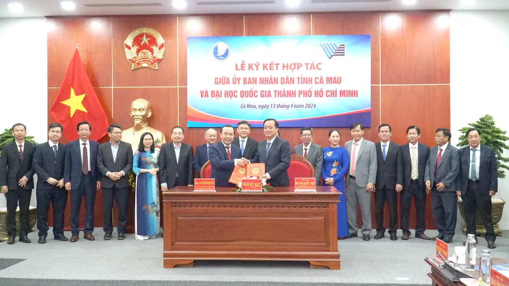 Lãnh đạo ĐHQG TPHCM ký kết hợp tác với UBND tỉnh Cà Mau 
