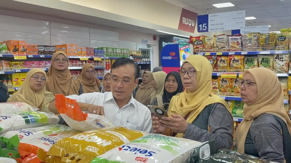Đoàn doanh nghiệp Malaysia khảo sát mô hình siêu thị của Saigon Co.op