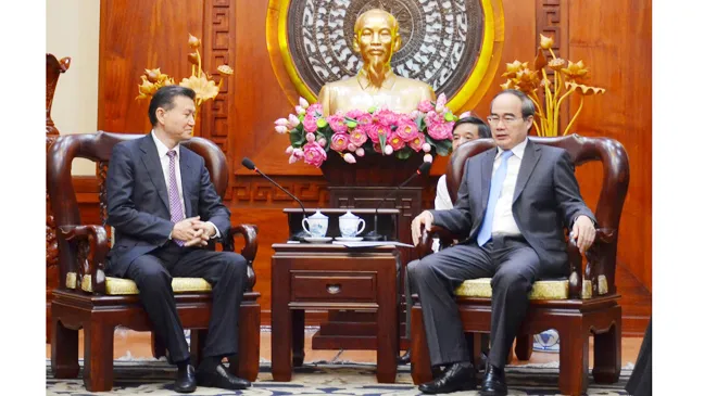 Bí thư Thành ủy TPHCM Nguyễn Thiện Nhân tiếp Chủ tịch Liên đoàn Cờ vua Thế giới
